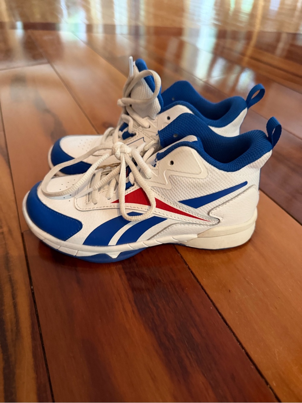 Kids Reebok Athletic Sneakers in White and Blue with Red Accent. Size 13.
